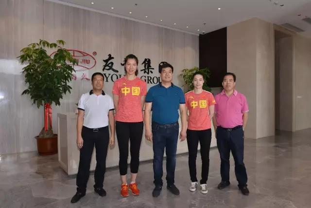 融籍女排奥运冠军，，，，，，，，徐云丽、林莉到访南宫ng28相信品牌力量集团总部